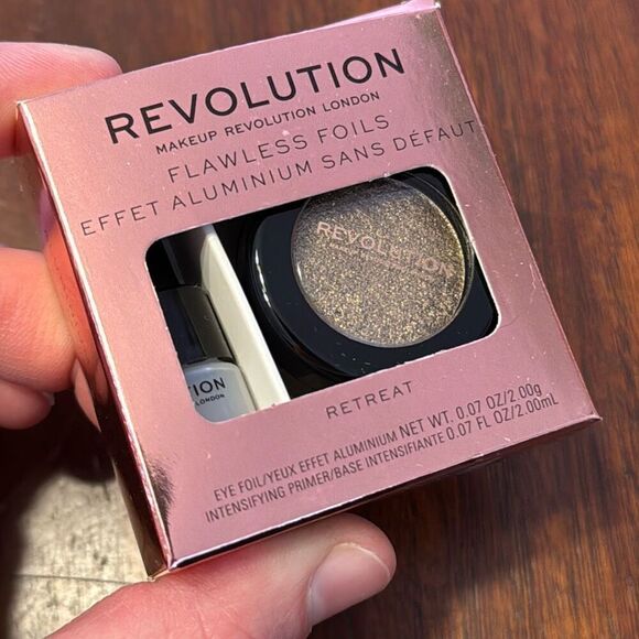 Revolution Makeup Flawless Foils Eye Shadow 3 Pack Gold, Pink, White - Picture 2 of 5
